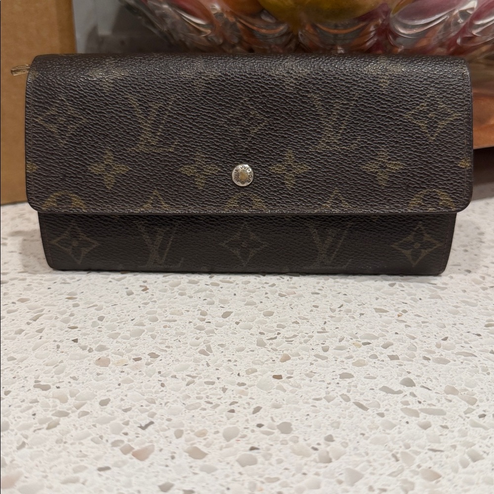 Authentic Louis Vuitton monogram long bifold wallet. . A2.